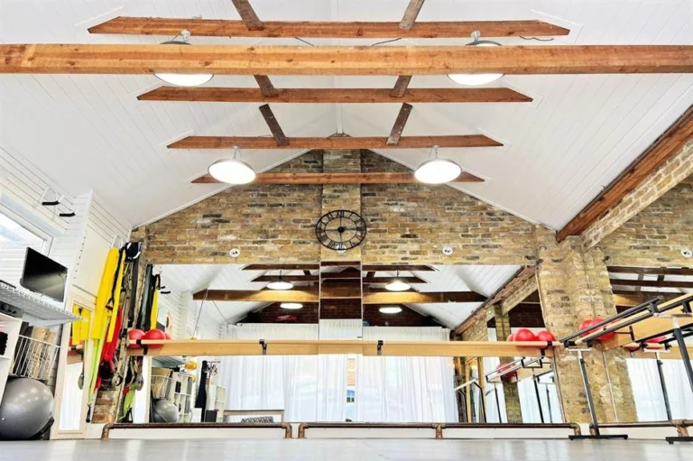 2911724a-ad12-4b6d-bb79-ab4464bb6e92-garage-conversion-ideas-barre-studio